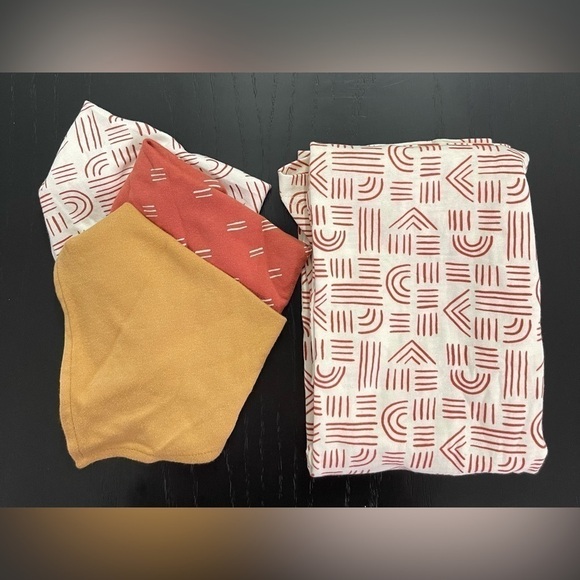 Nursing/Car Seat Cover & Bandanna Bib Set - Picture 1 of 3